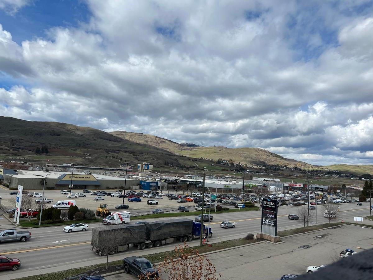 Divya Sutra Plaza And Conference Centre, Vernon, Bc Exteriör bild